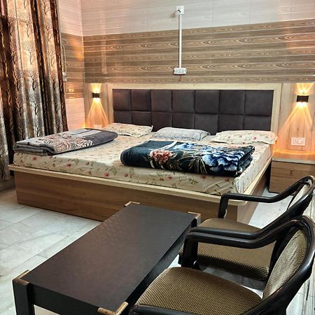 Dream Land Hotel Jammu Buitenkant foto