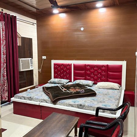Dream Land Hotel Jammu Buitenkant foto