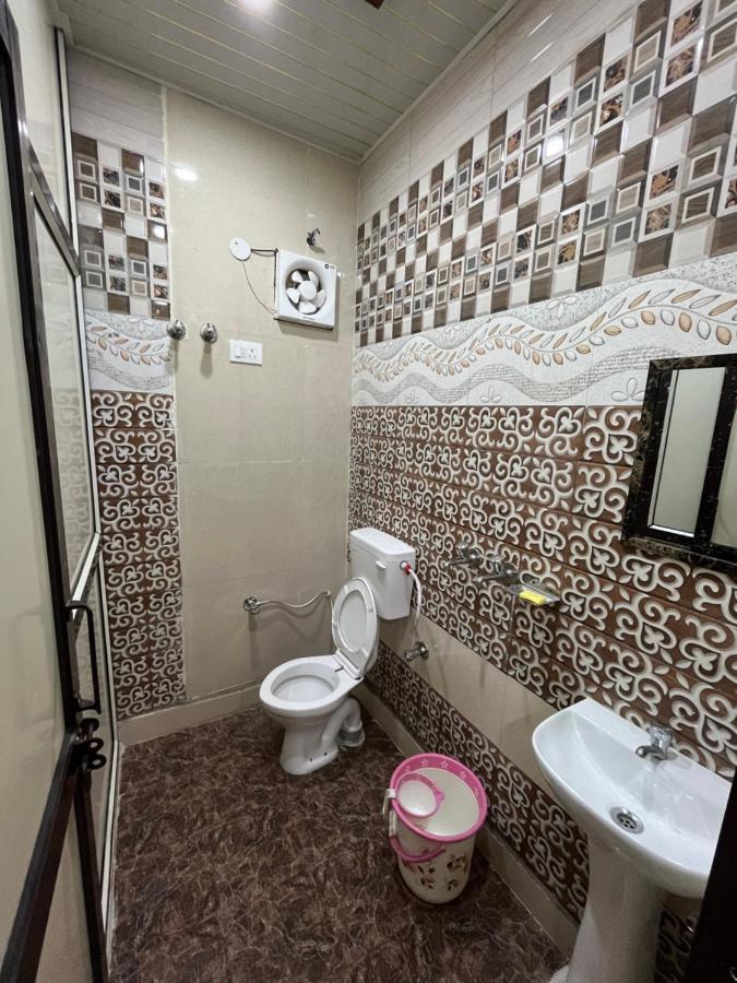 Dream Land Hotel Jammu Buitenkant foto
