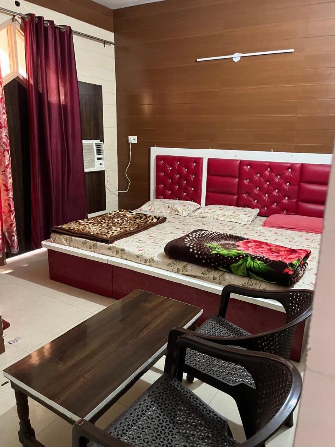 Dream Land Hotel Jammu Buitenkant foto