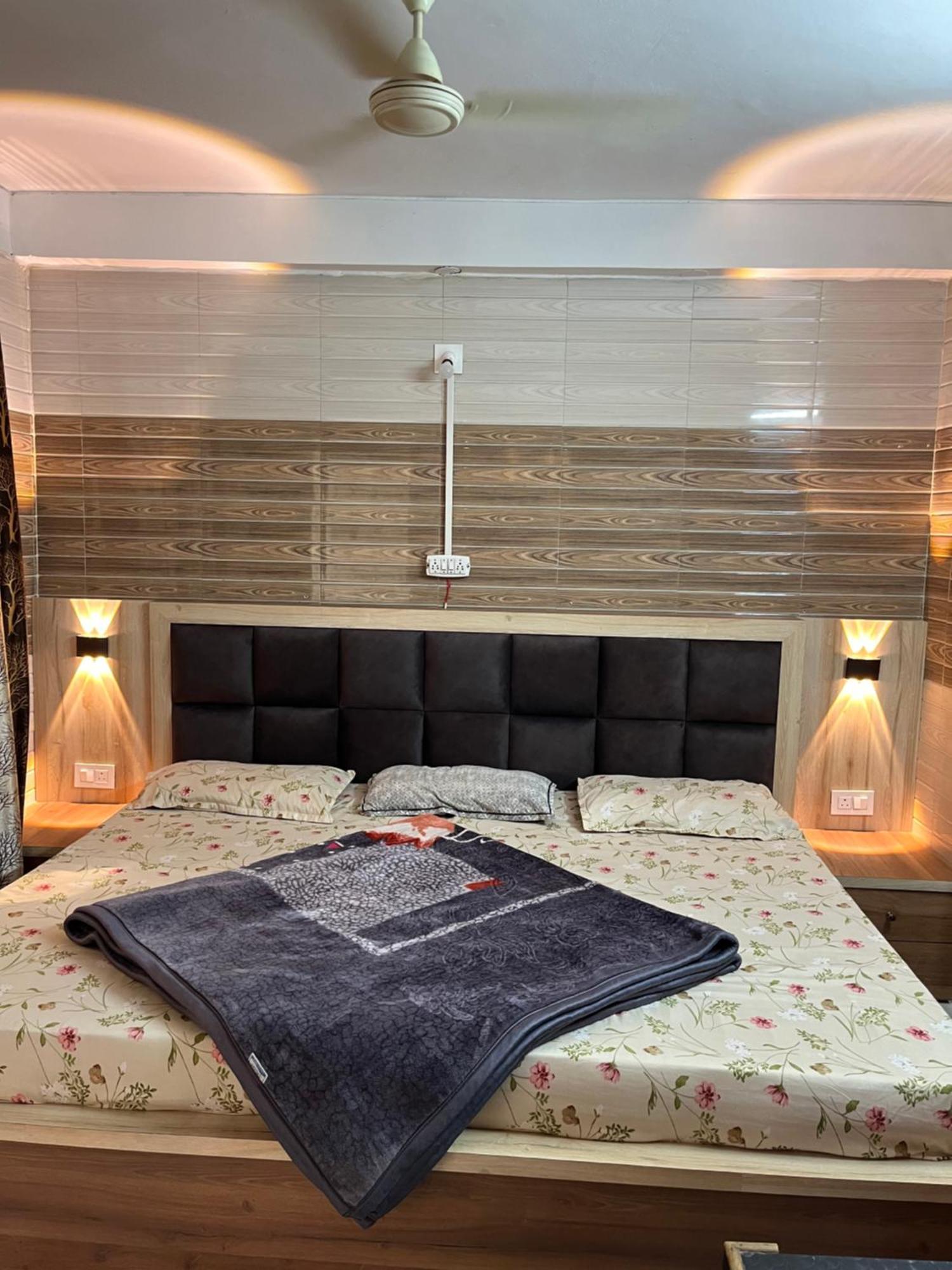 Dream Land Hotel Jammu Buitenkant foto