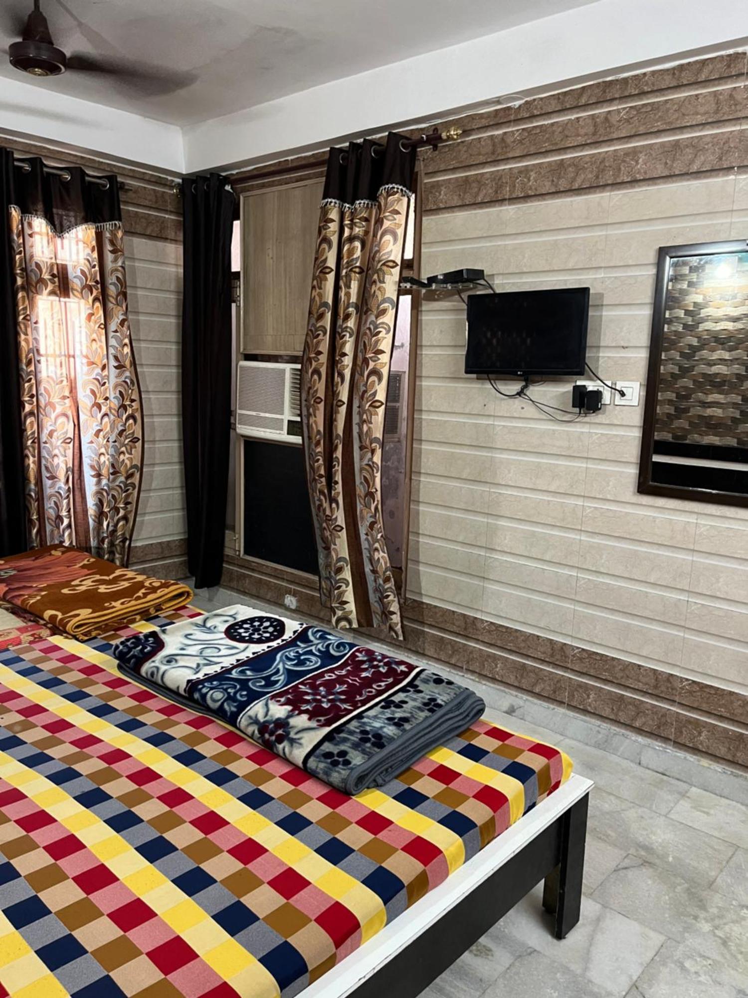 Dream Land Hotel Jammu Buitenkant foto