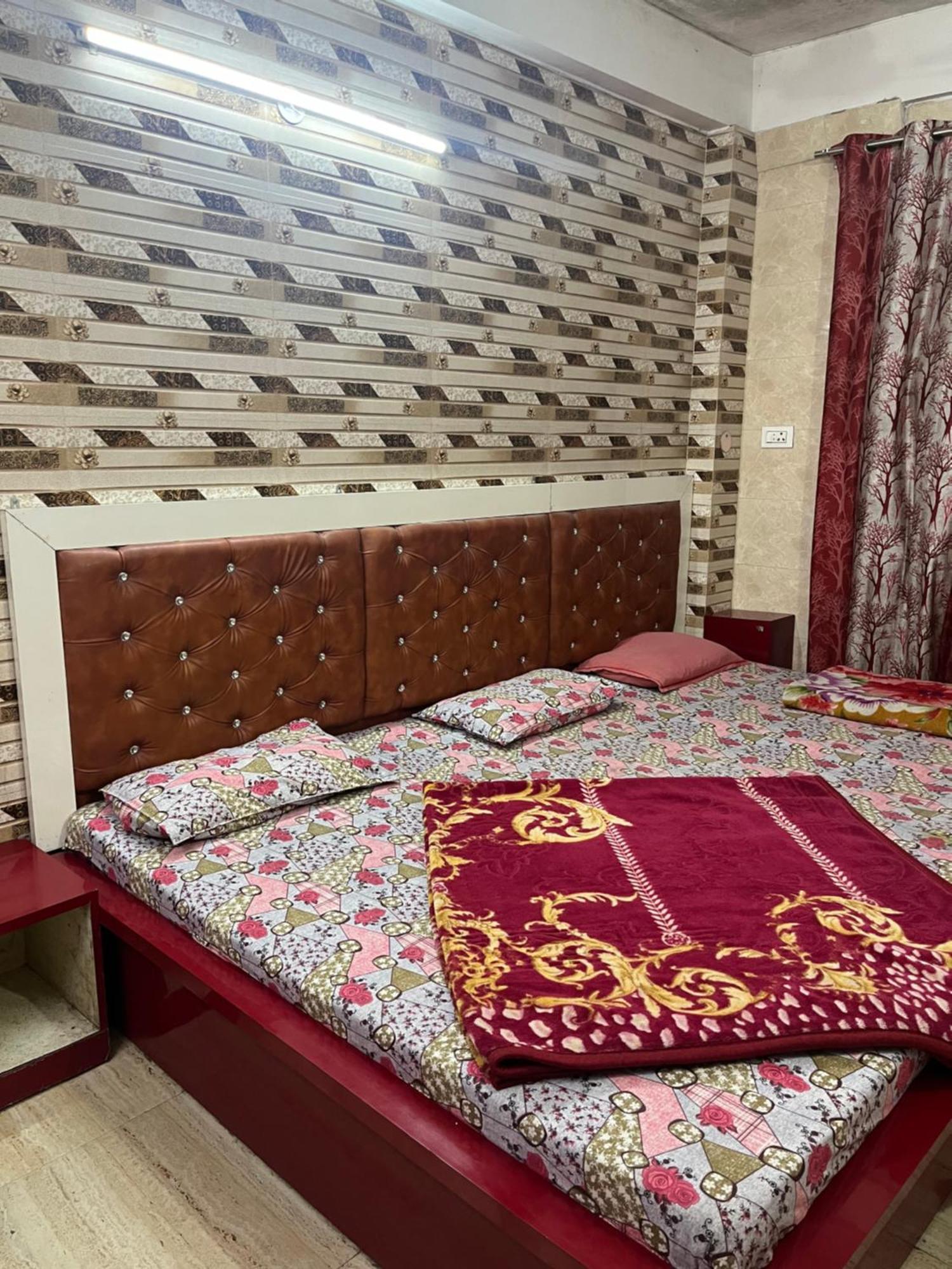 Dream Land Hotel Jammu Buitenkant foto