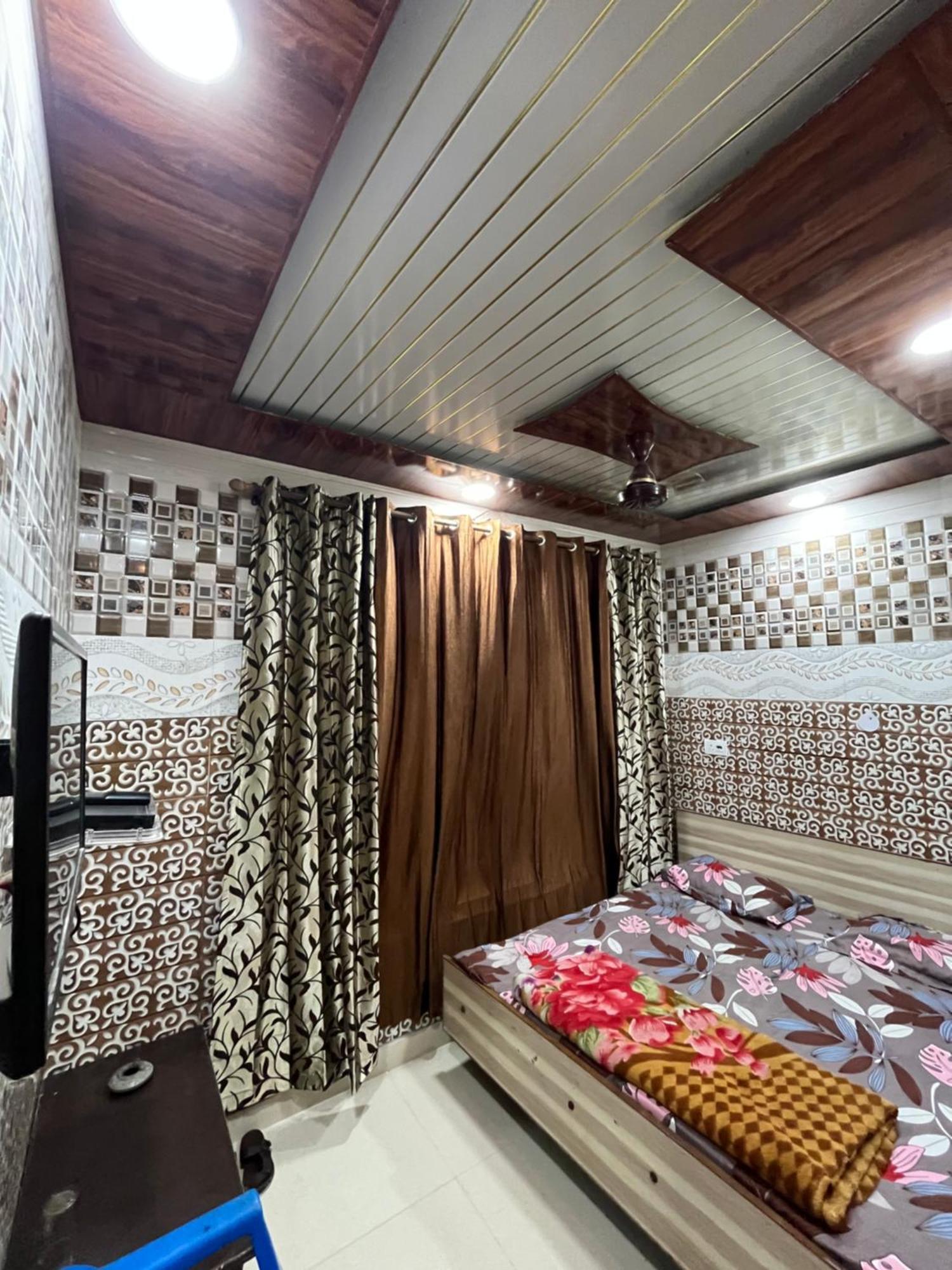 Dream Land Hotel Jammu Buitenkant foto