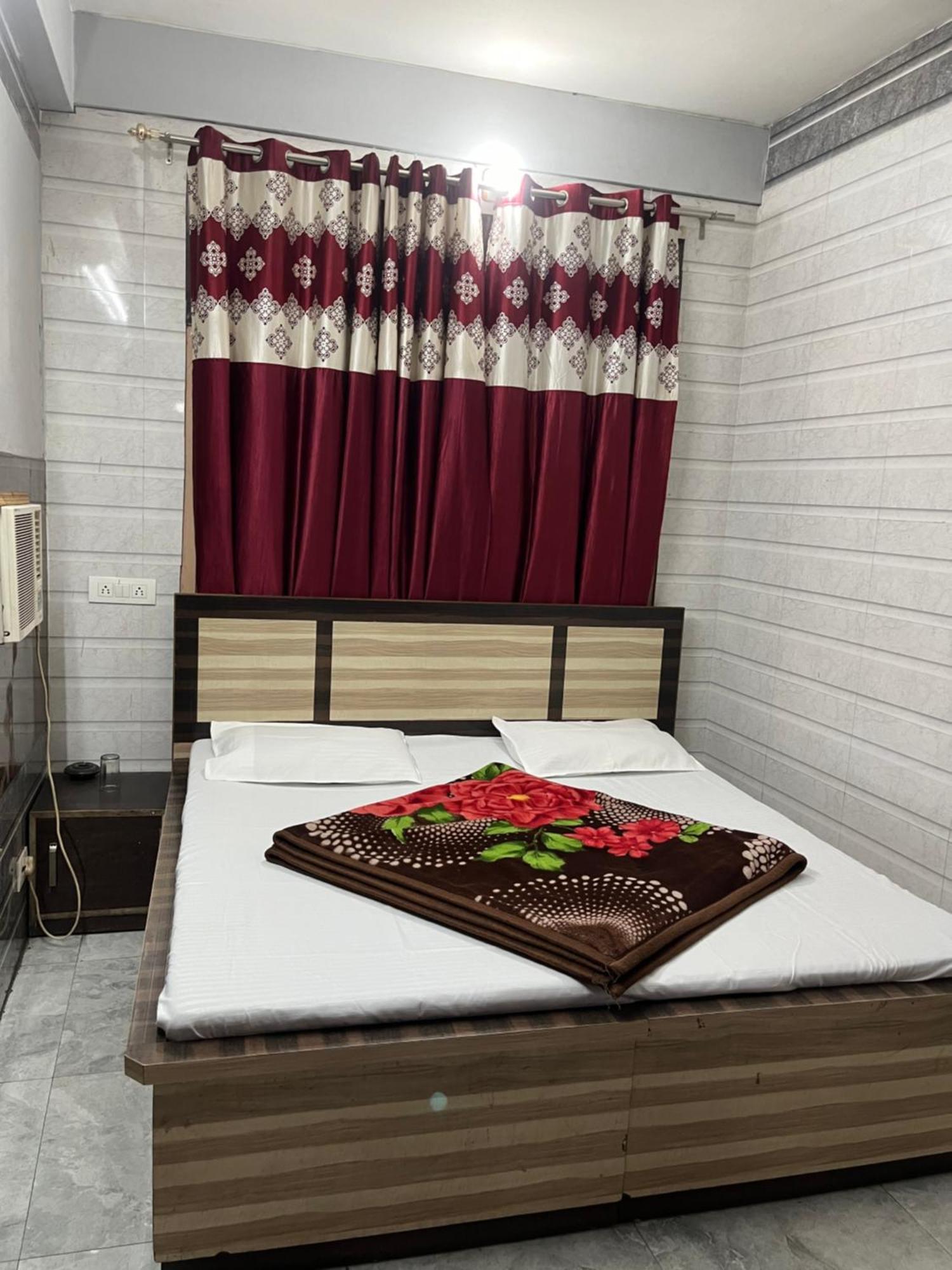 Dream Land Hotel Jammu Buitenkant foto
