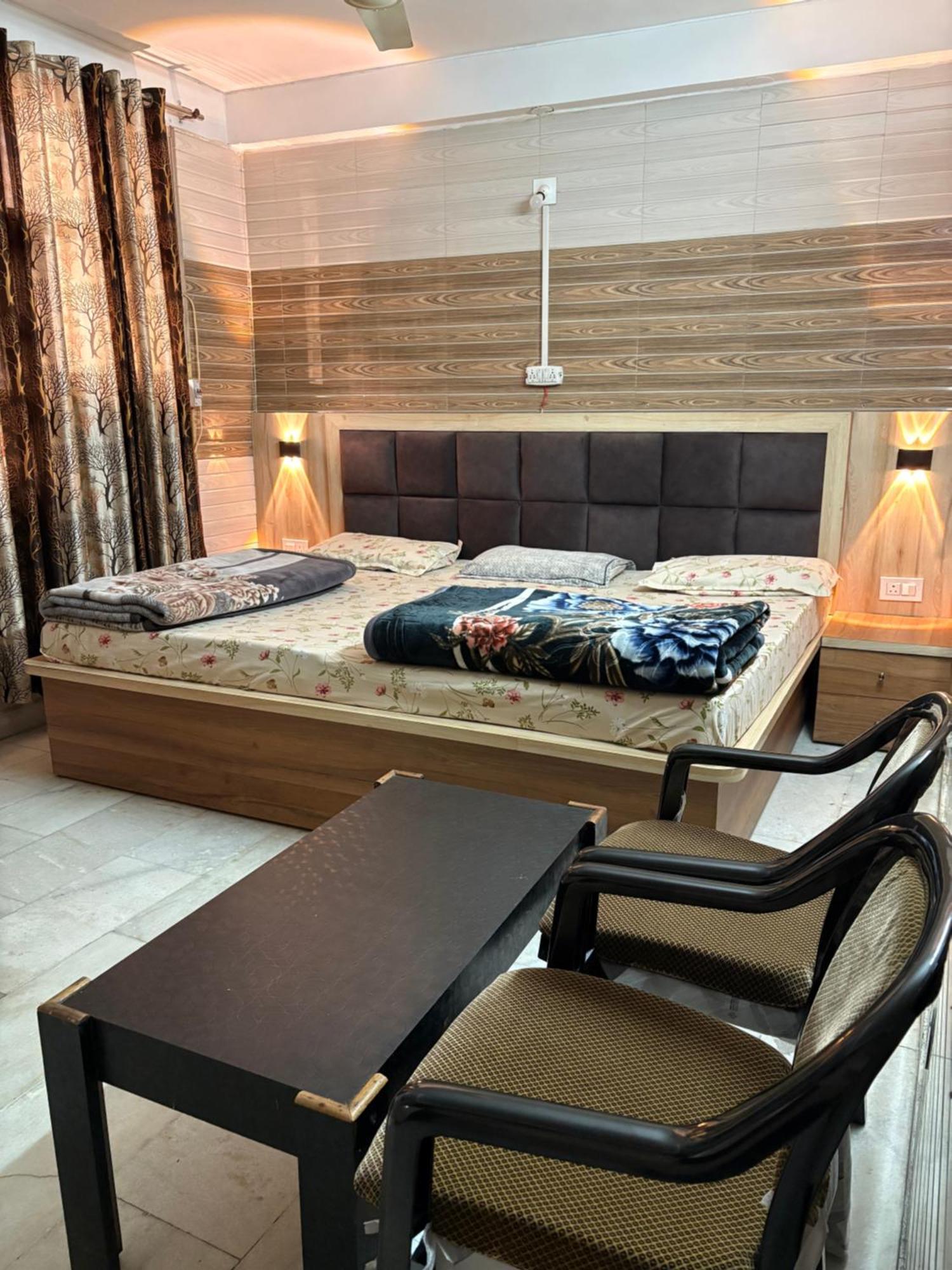 Dream Land Hotel Jammu Buitenkant foto