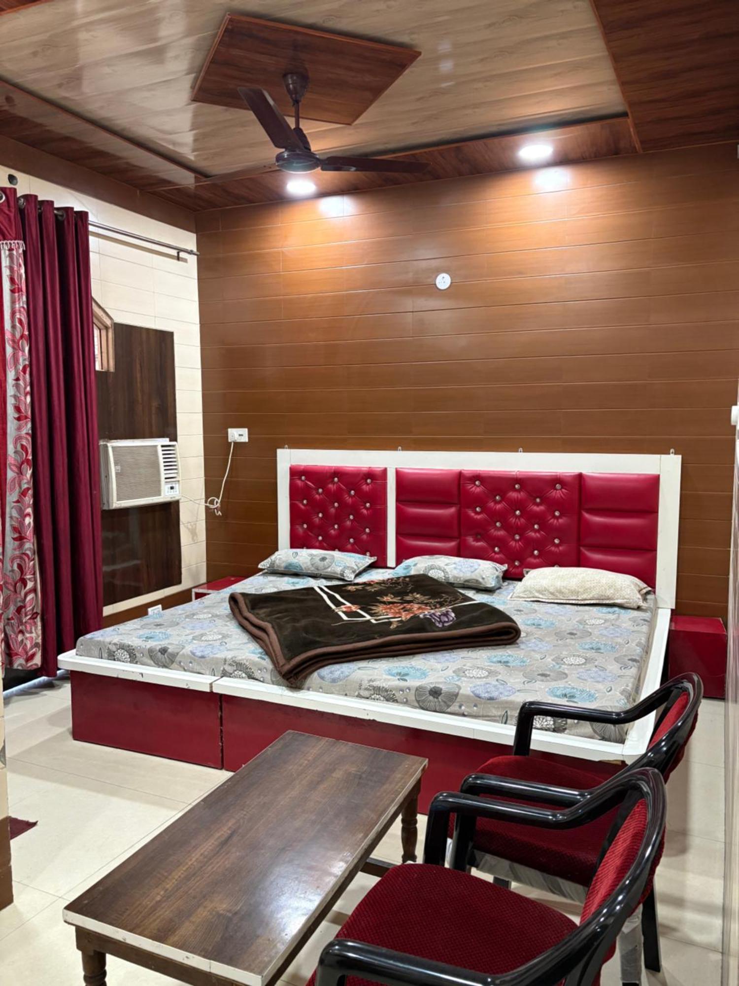Dream Land Hotel Jammu Buitenkant foto