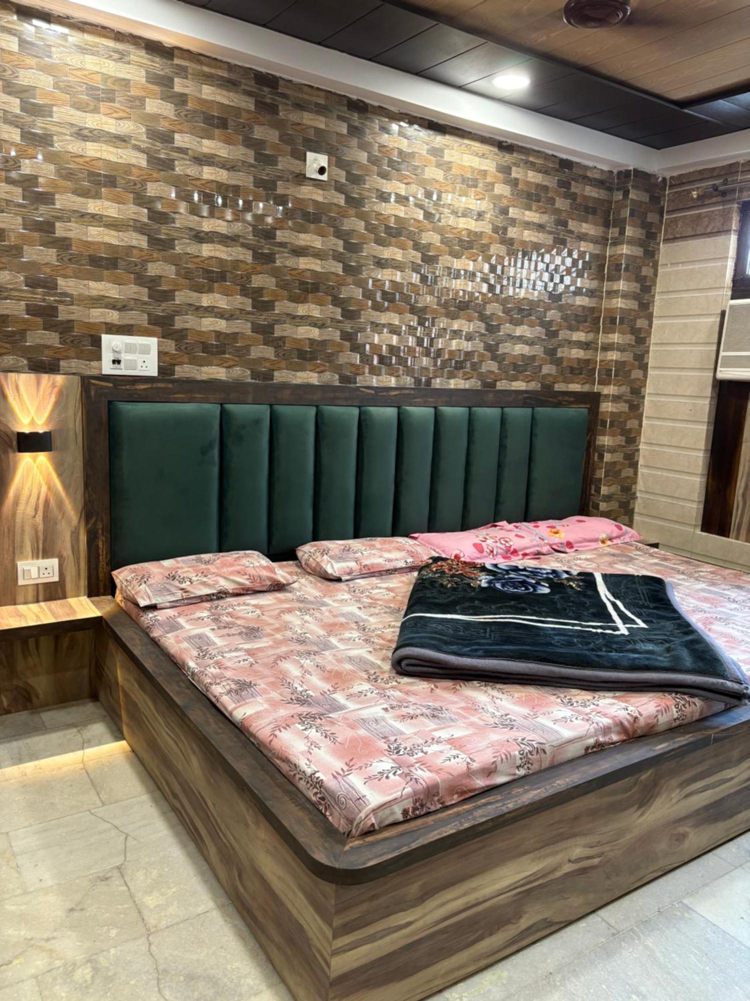 Dream Land Hotel Jammu Buitenkant foto