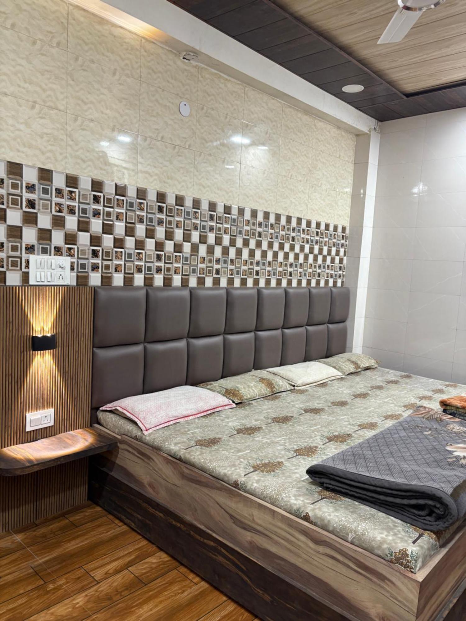 Dream Land Hotel Jammu Buitenkant foto